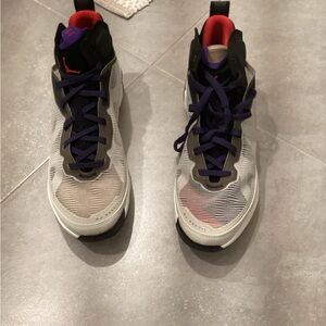 listing-status-banner